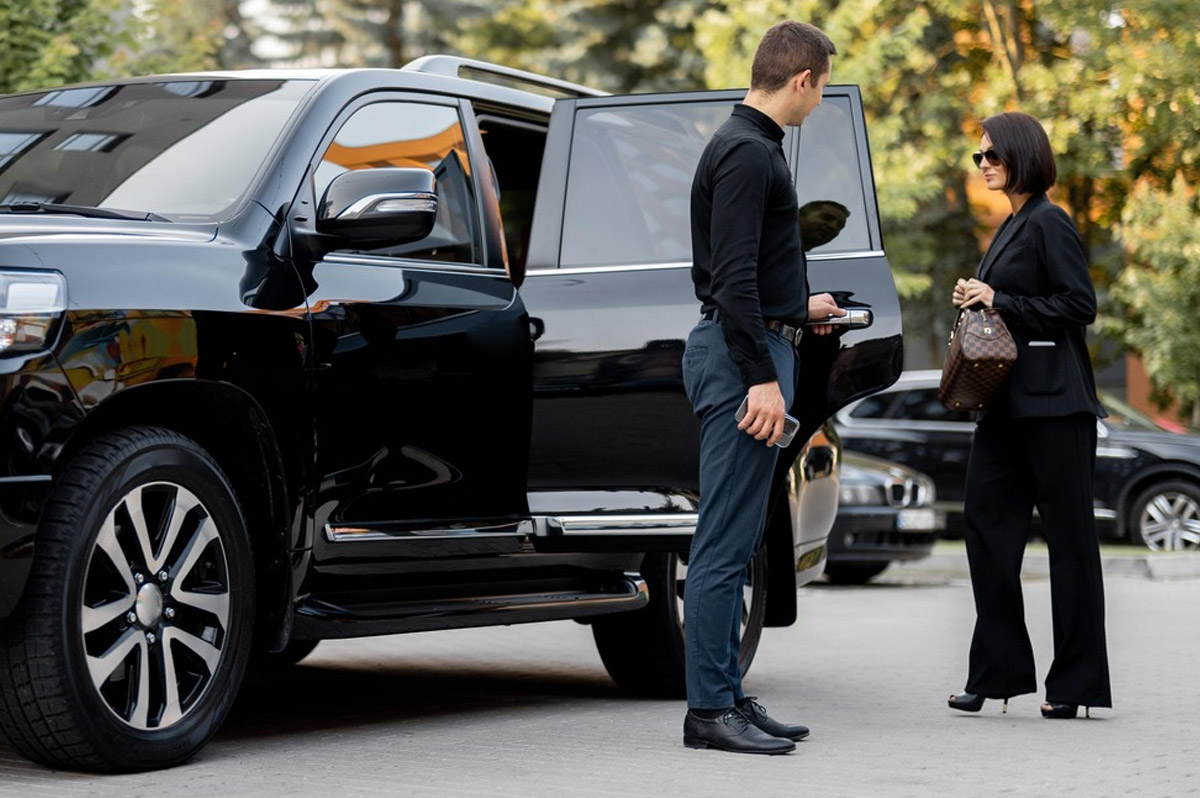 Luxury Black Car Services in Indianapolis: Corporate, Airport & Hourly Travel