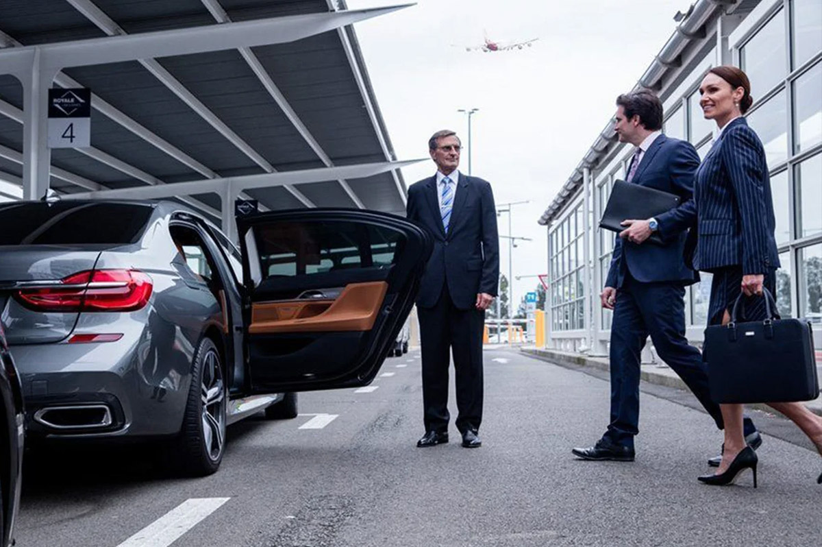Top Reasons to Book a Limo from Indianapolis to Chicago O’Hare