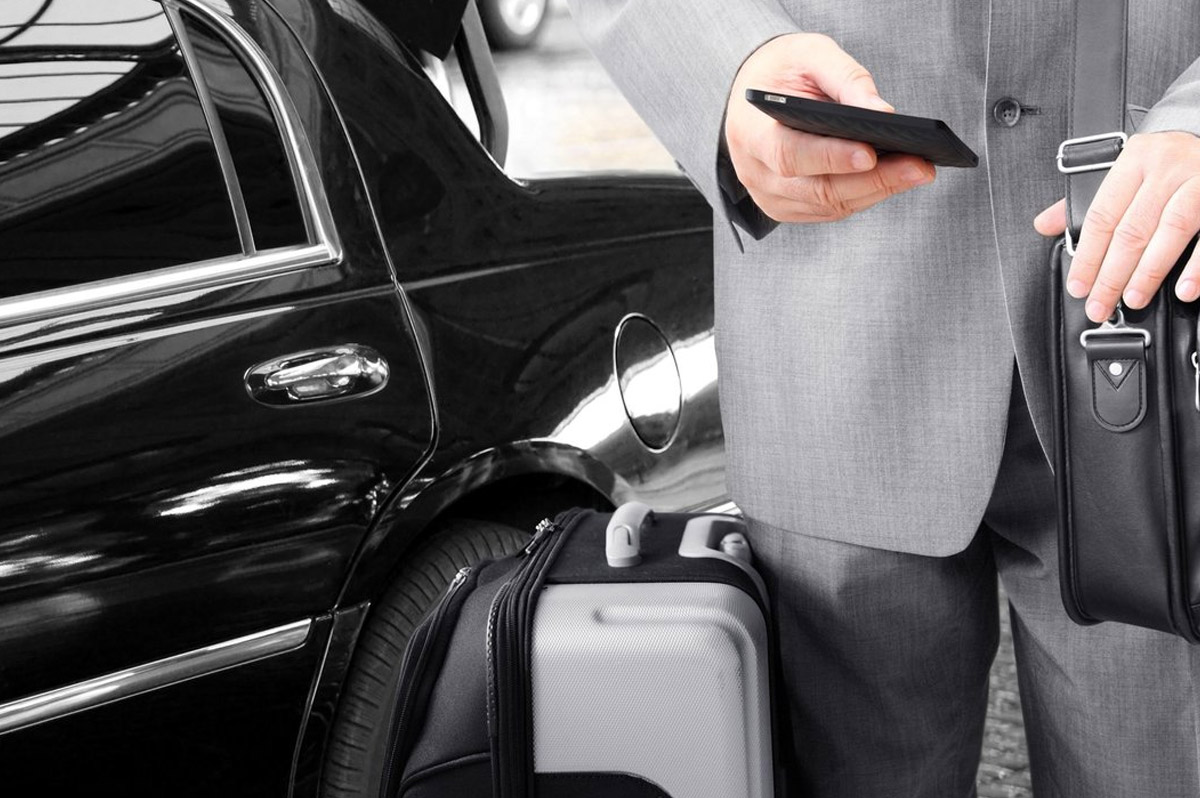 Top Benefits of Booking a Louisville Airport Limo Service for Stress-Free Travel