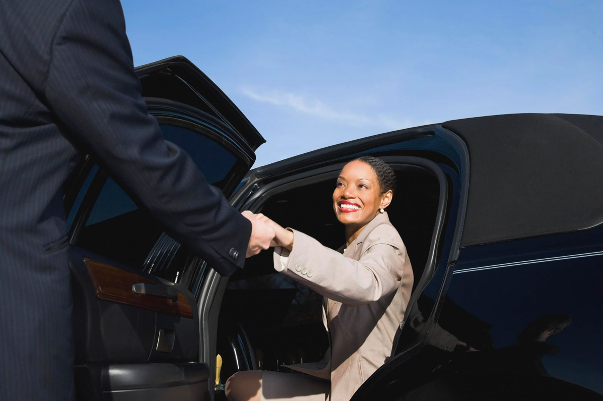 Luxury Airport Transfers: Travel in Style to Signature Aviation Indiana Luxury Airport Transfers: Travel in Style to Signature Aviation Indiana